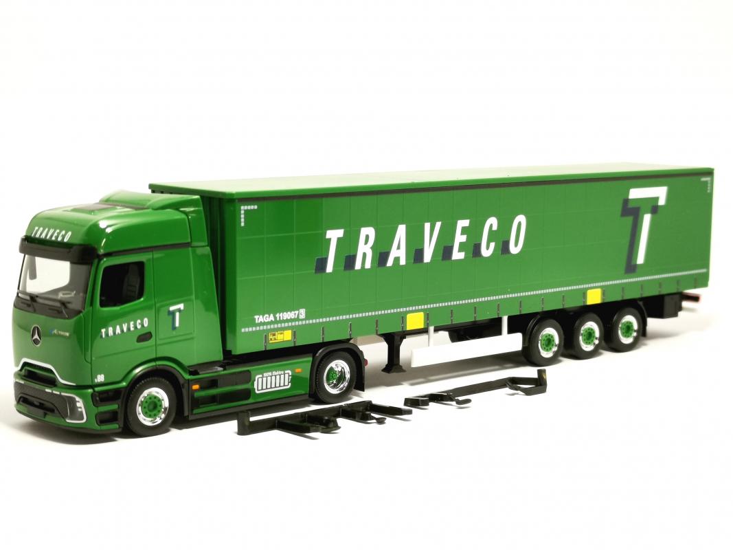 321396 Mb eActros Bigspace ProCabin Gardinenplanen-Sattelzug "Traveco", Schweiz Herpa