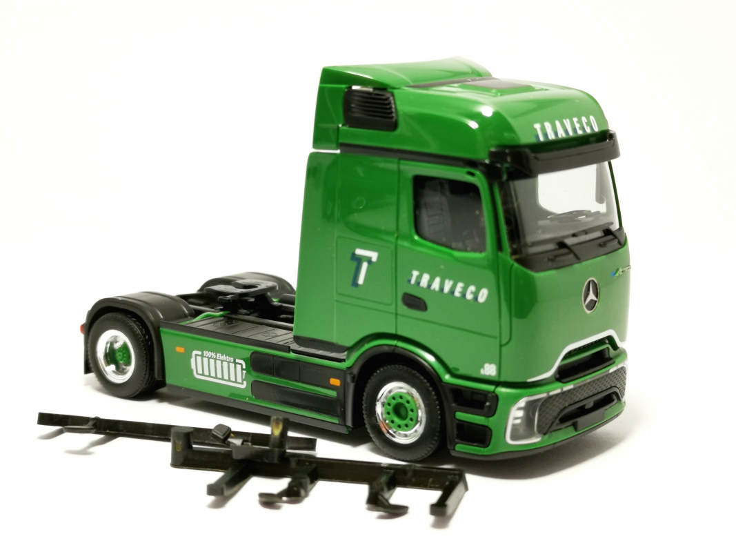 Mb eActros ProCabin Zugmaschine "Traveco" Herpa