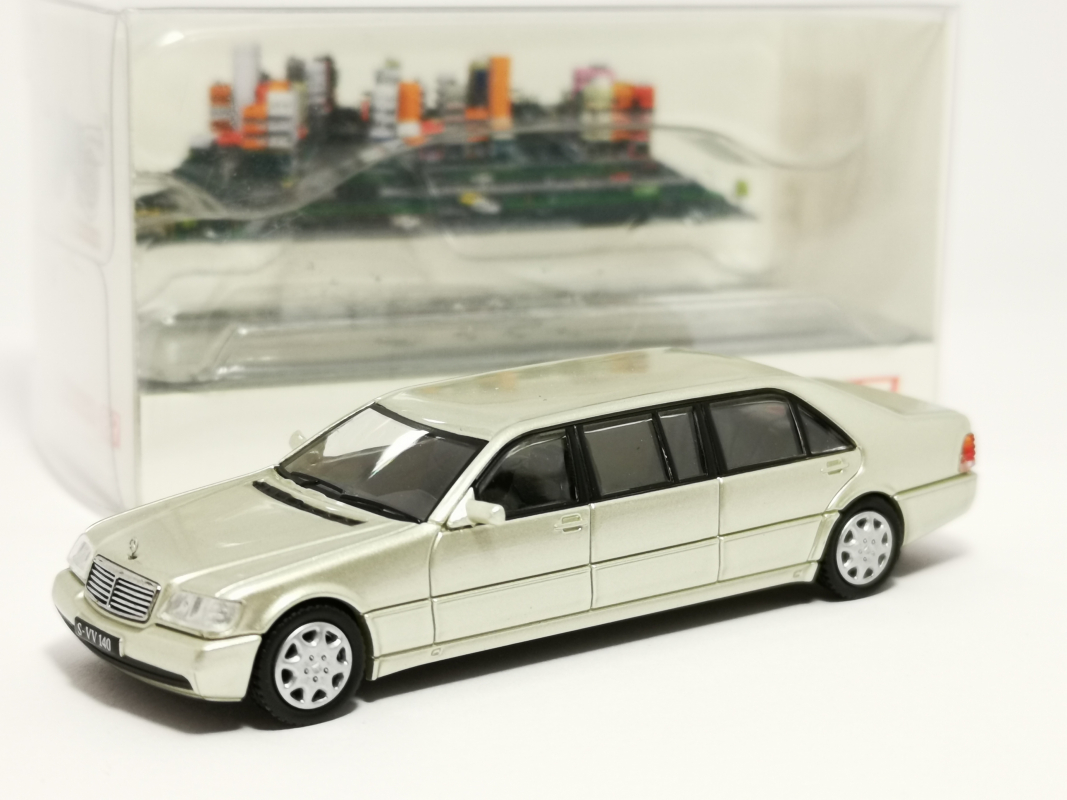 111087 MicroCity: Mercedes-Benz S600 Pullmann, champagnergold