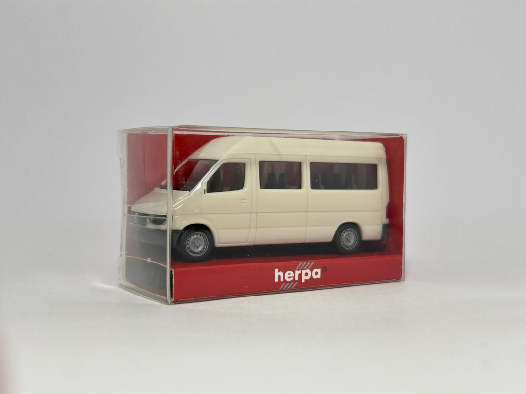 042666 Mercedes-Benz Sprinter Kombi HD weiß Herpa 2
