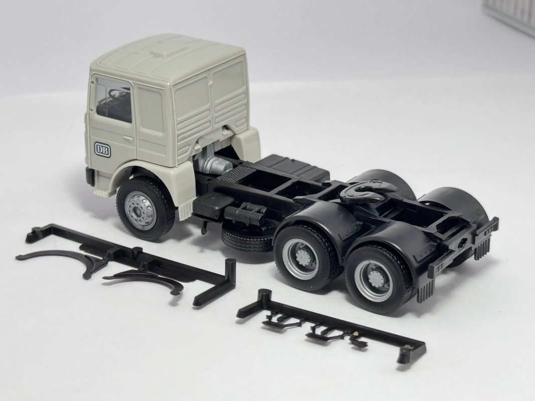 MAN F8 3-achs Zugmaschine "DB" Herpa